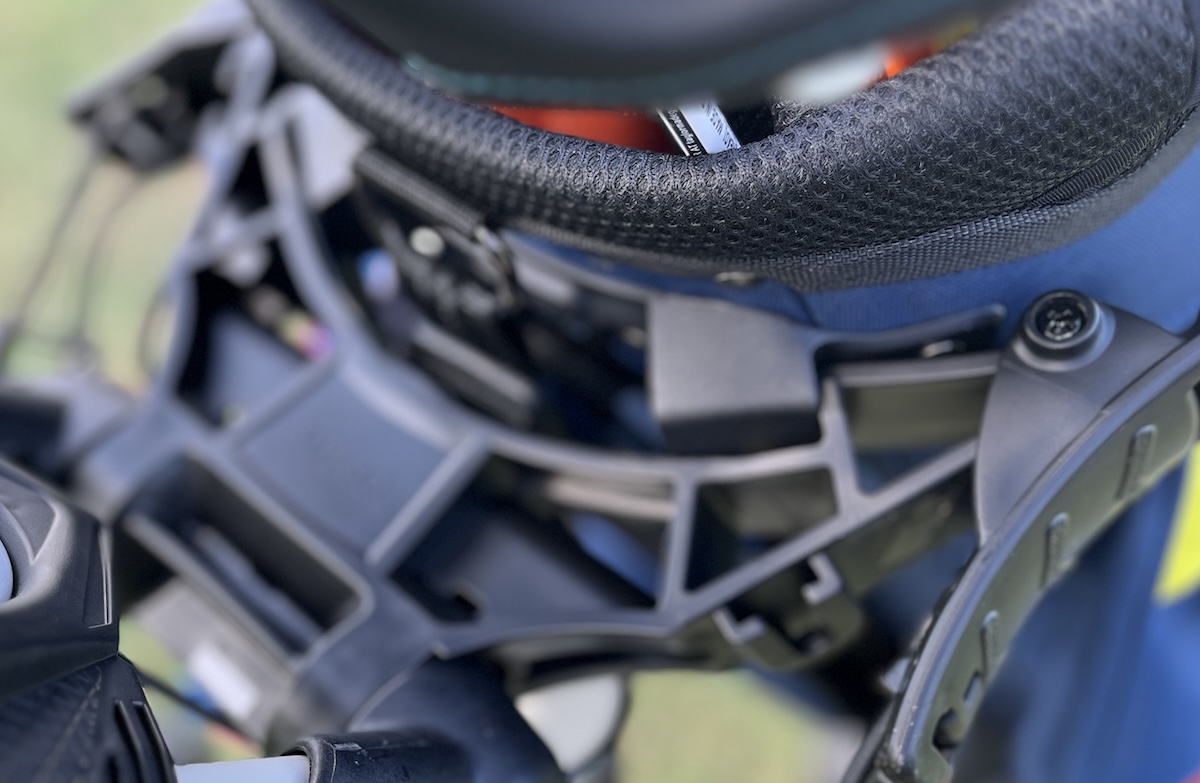 Bag Boy Nitron Swivel blurry top lock system